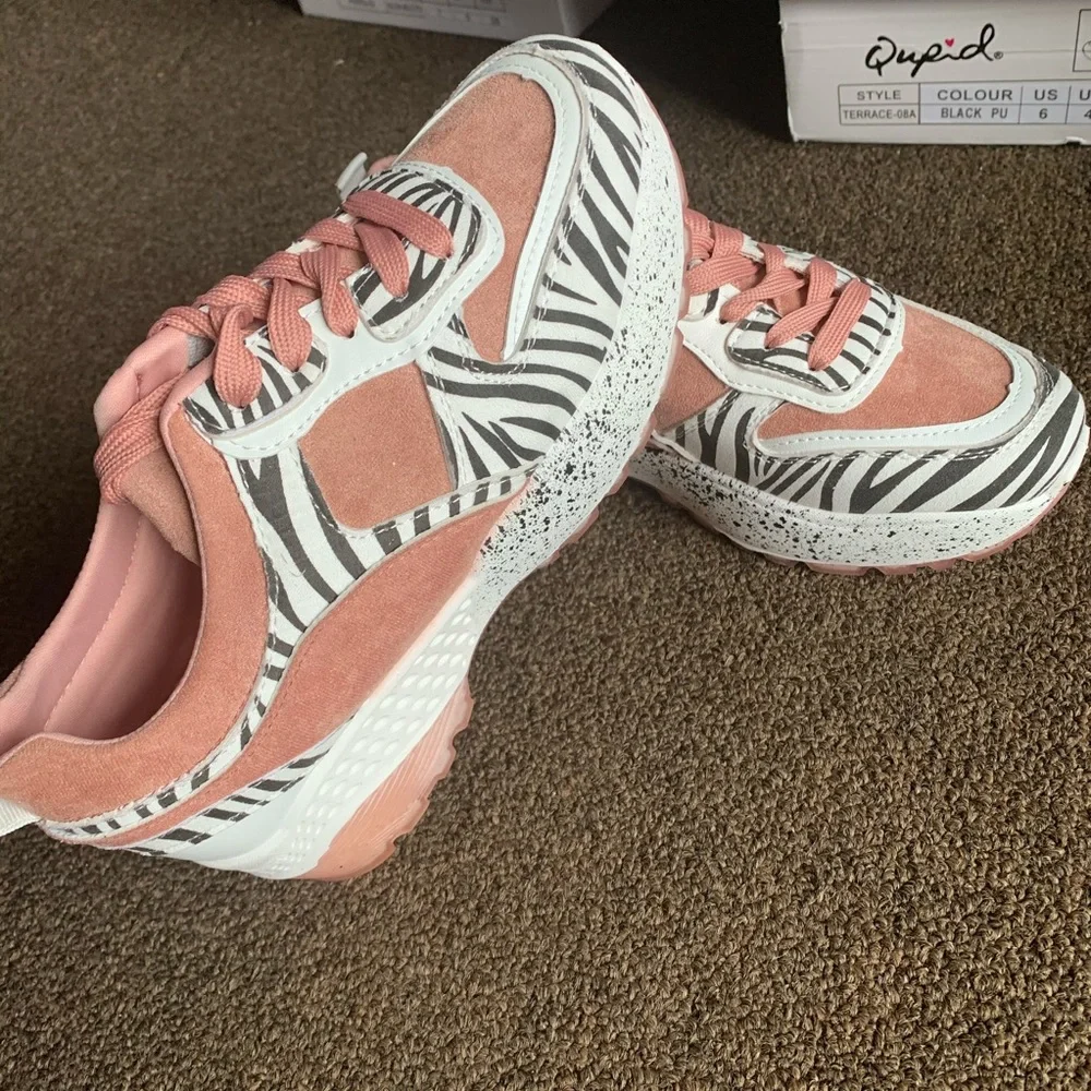Qupid‎ terrace blush/zebra print sneakers size 7